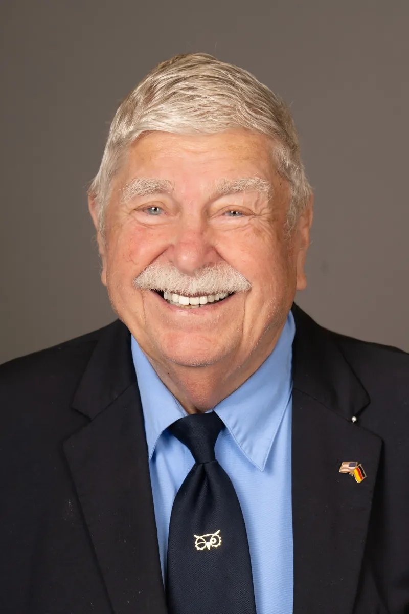 Hans_Heinemann_DH_Headshot_Cropped_800x1200